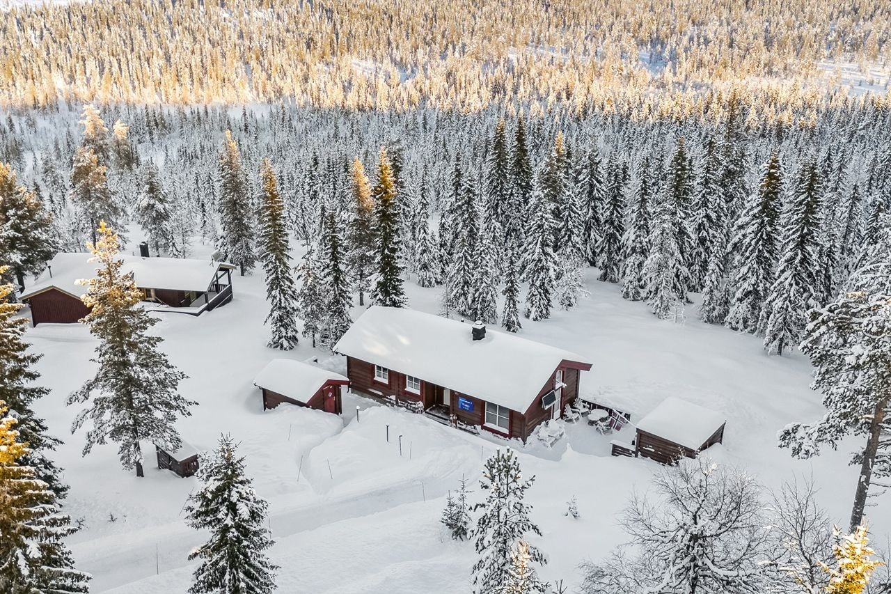 En moderne hytte beliggende midt i et av Norges vakreste skieldoradoer på Brumund! Galleribilde