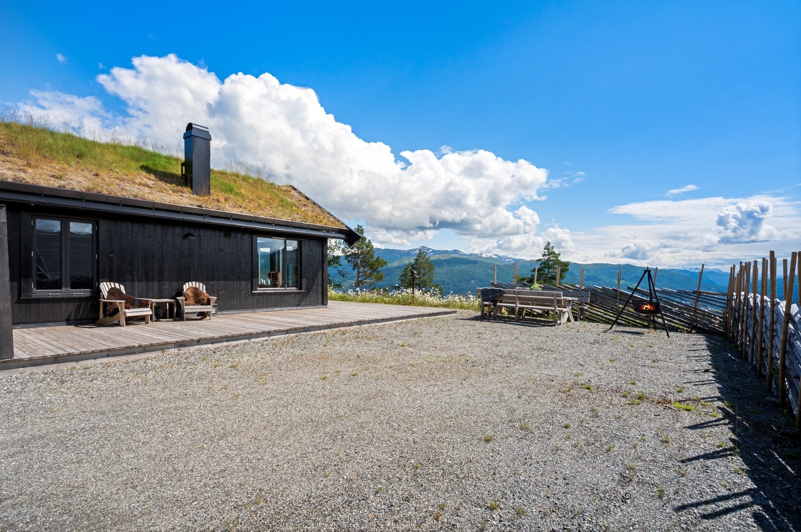 Stort tun med gode parkeringsmuligheter. Galleribilde