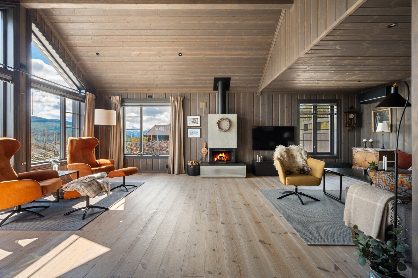 Stue med mange møbleringsmuligheter Galleribilde