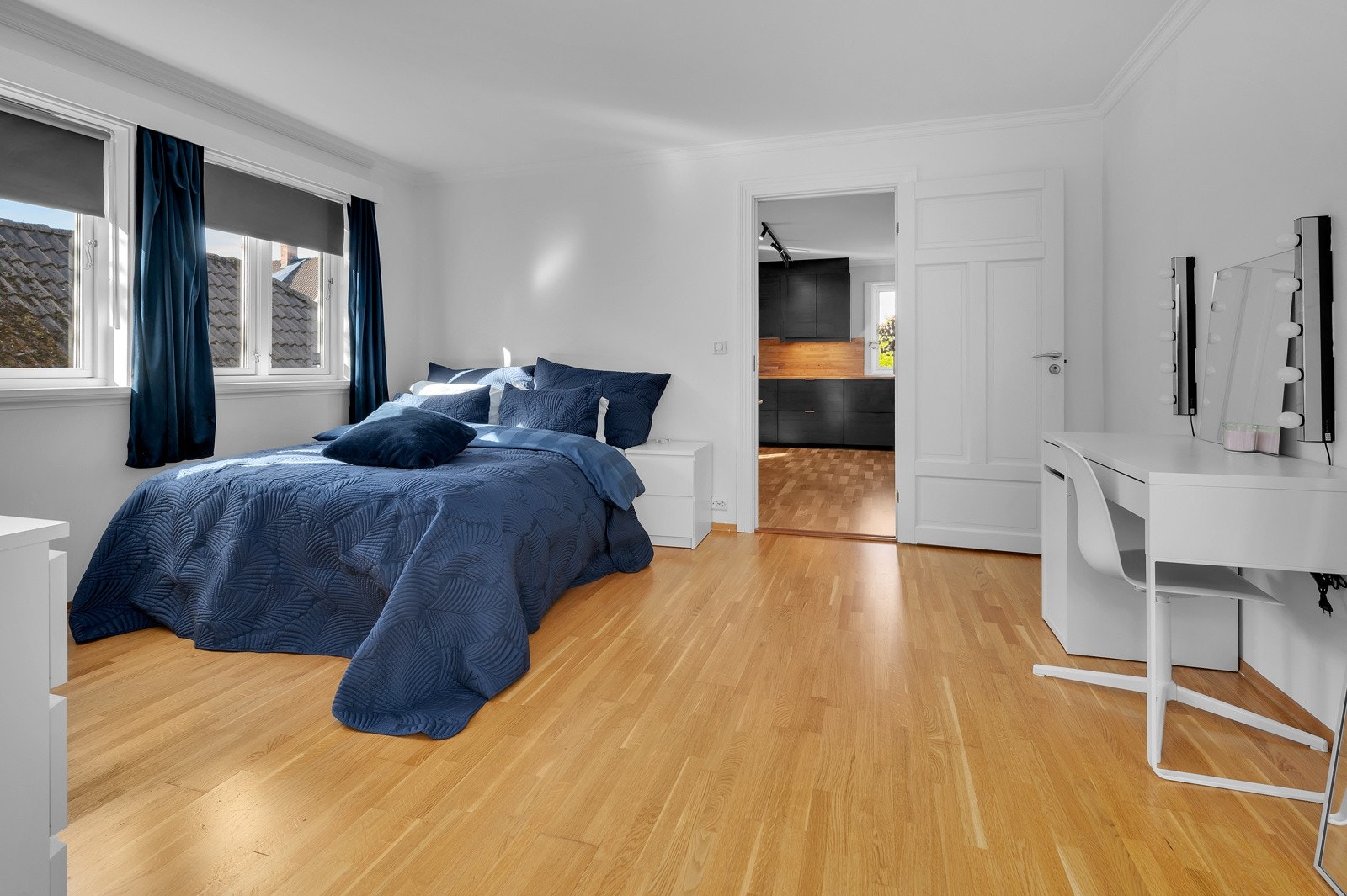 Soverom 1. Dette var opprinnelig spisestuen (de dobble skyvedørene mot stuen finnes fremdeles inni veggen) Galleribilde