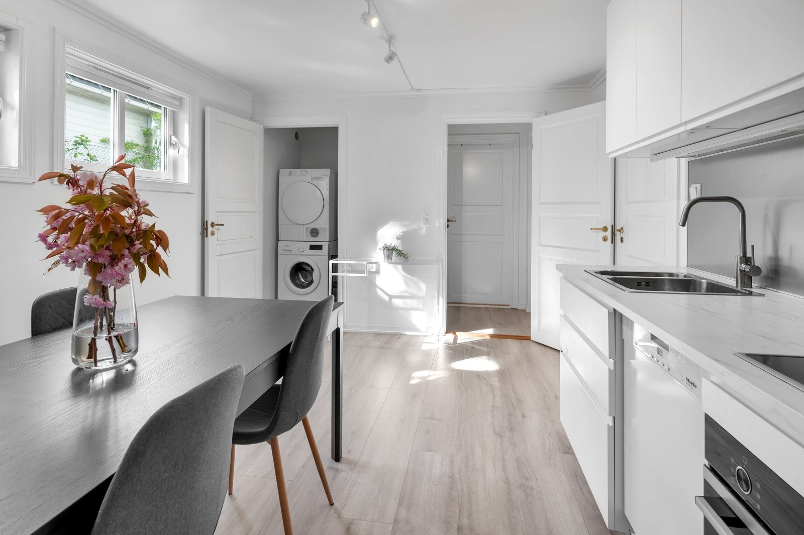 Kjøkken i praktikantdelen (i kjelleren) Galleribilde