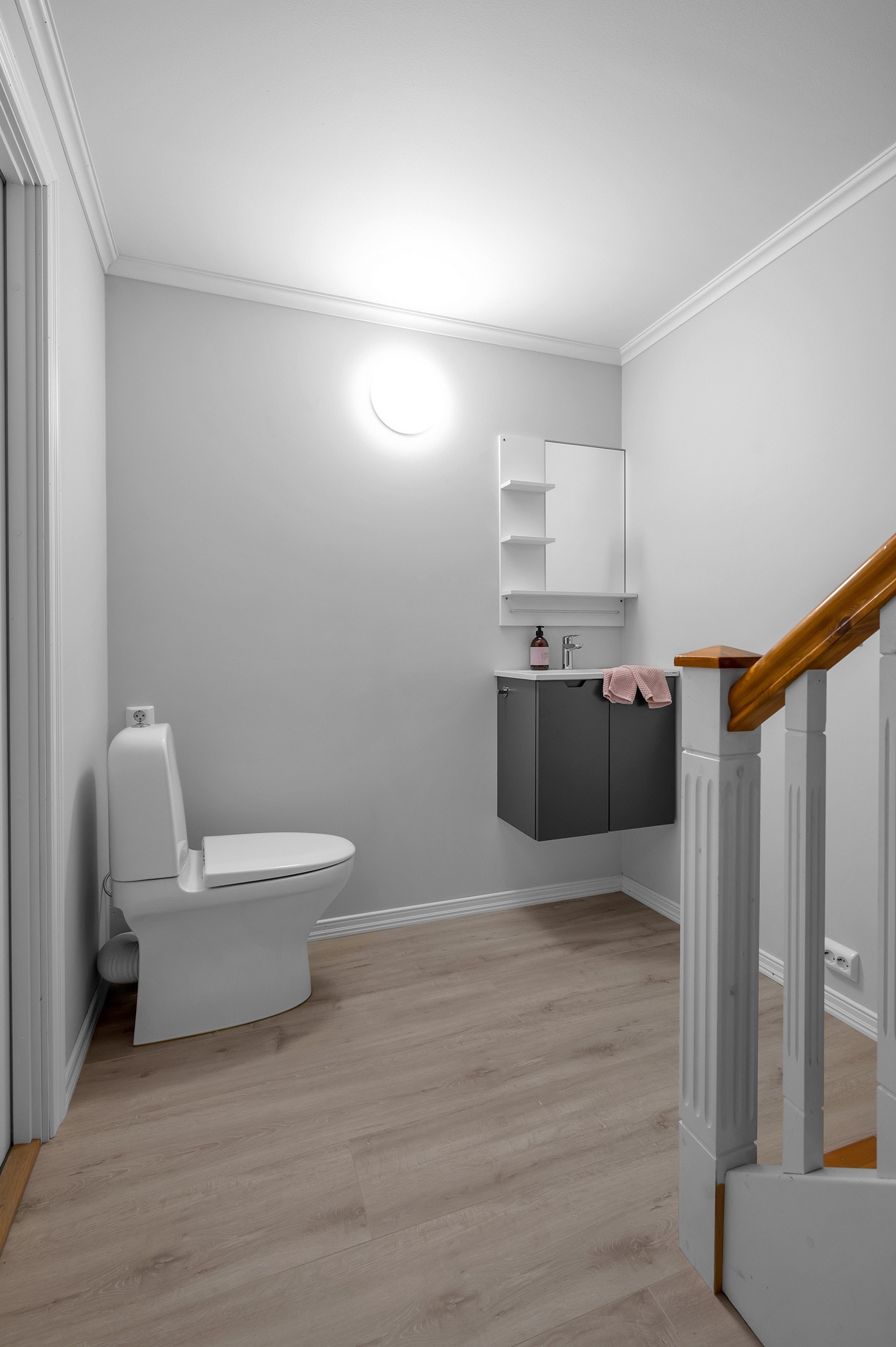 Ekstra toalett i kjelleren Galleribilde