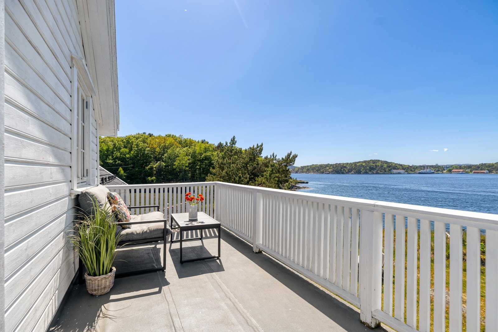 Terrasse ut fra stuen Galleribilde