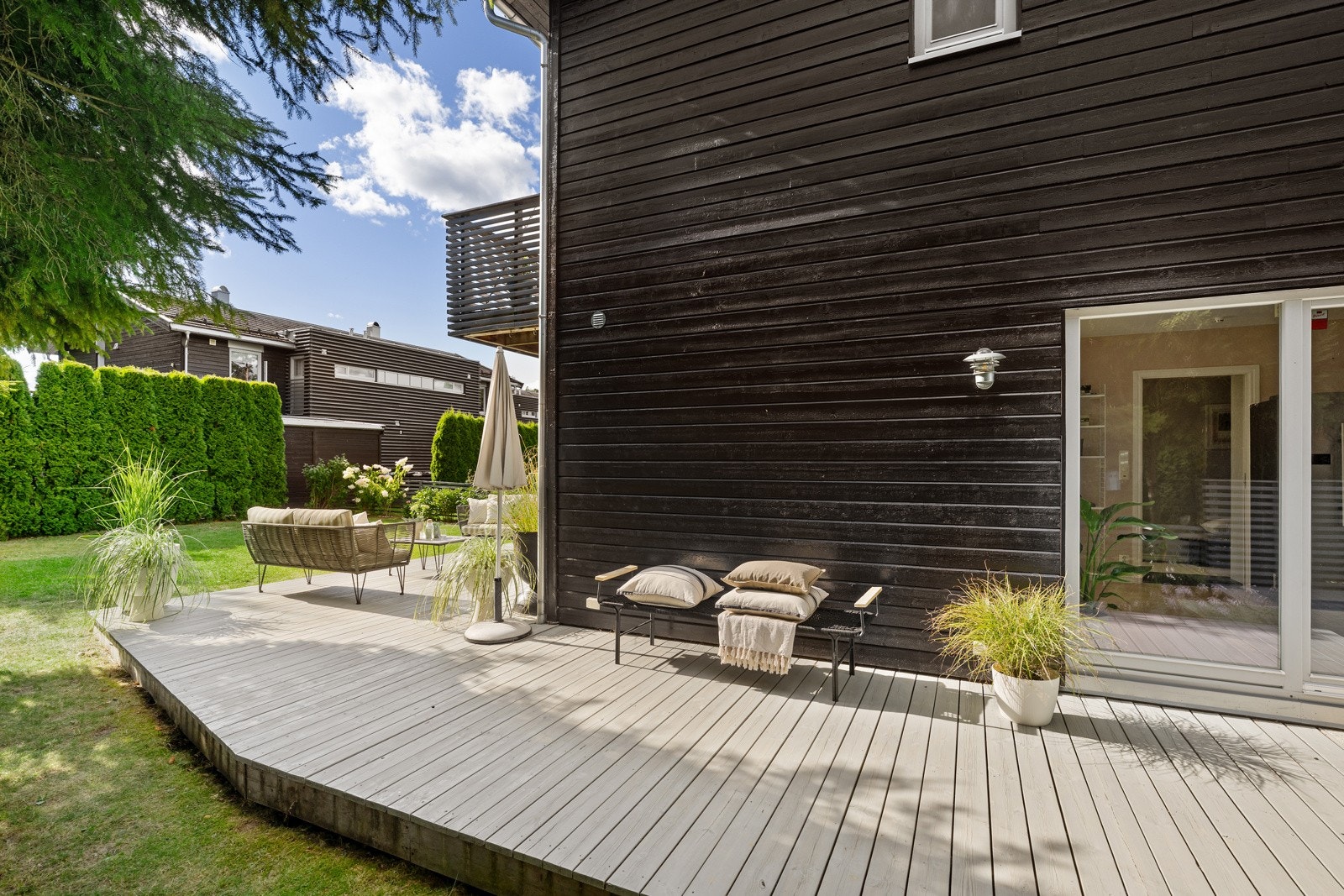 Stemningsbilde sett fra hage Galleribilde