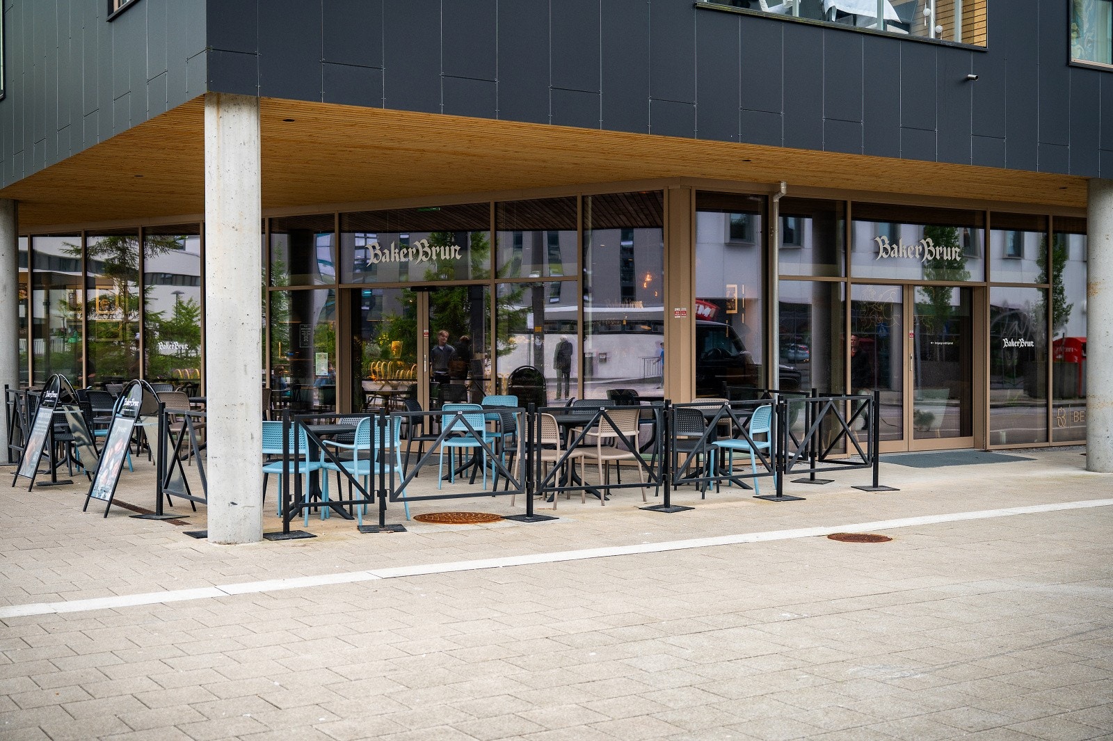 Søndagsåpen Baker Brun. Galleribilde