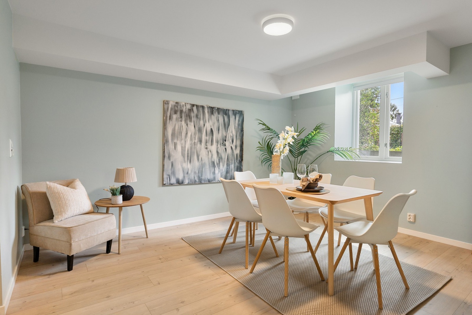 Stue innredet som spisestue. Galleribilde