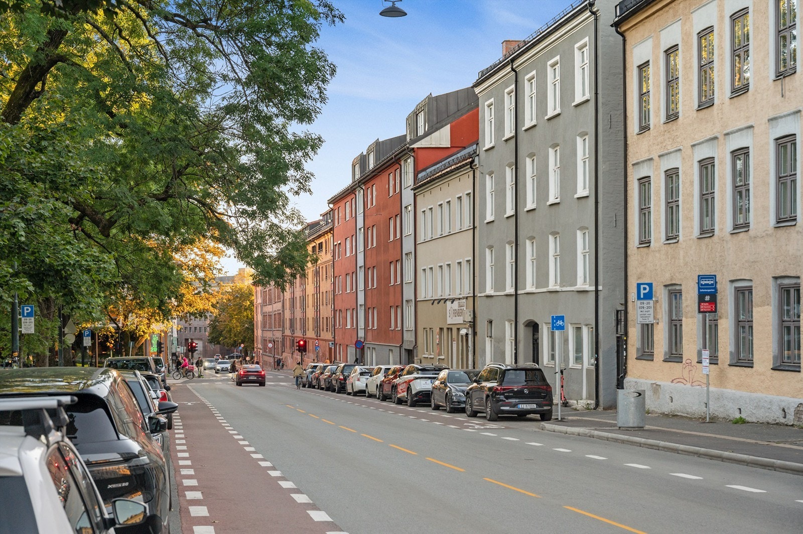 Leiligheten har en populær beliggenhet sentralt på Grünerløkka, like ved Sofienbergparken. Galleribilde