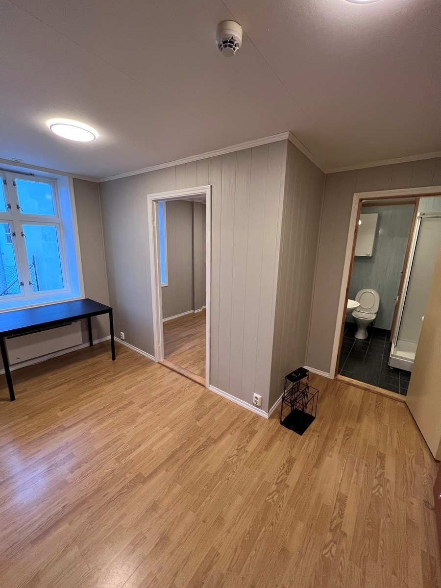 Fra gang mot bad og rom B Galleribilde