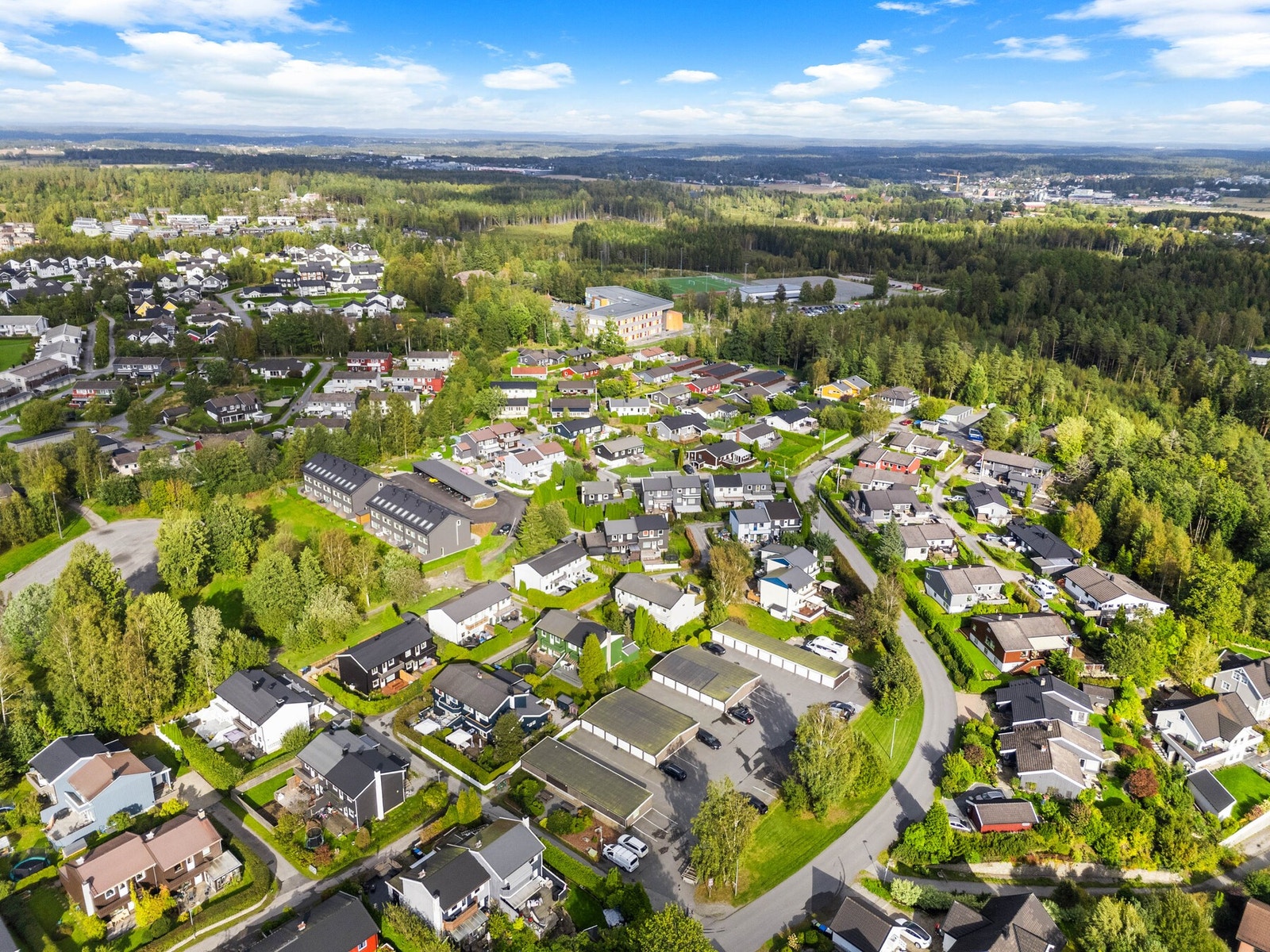 Vestbyhallen ligger i gangavstand med tilbud innen bl.a håndball. Galleribilde