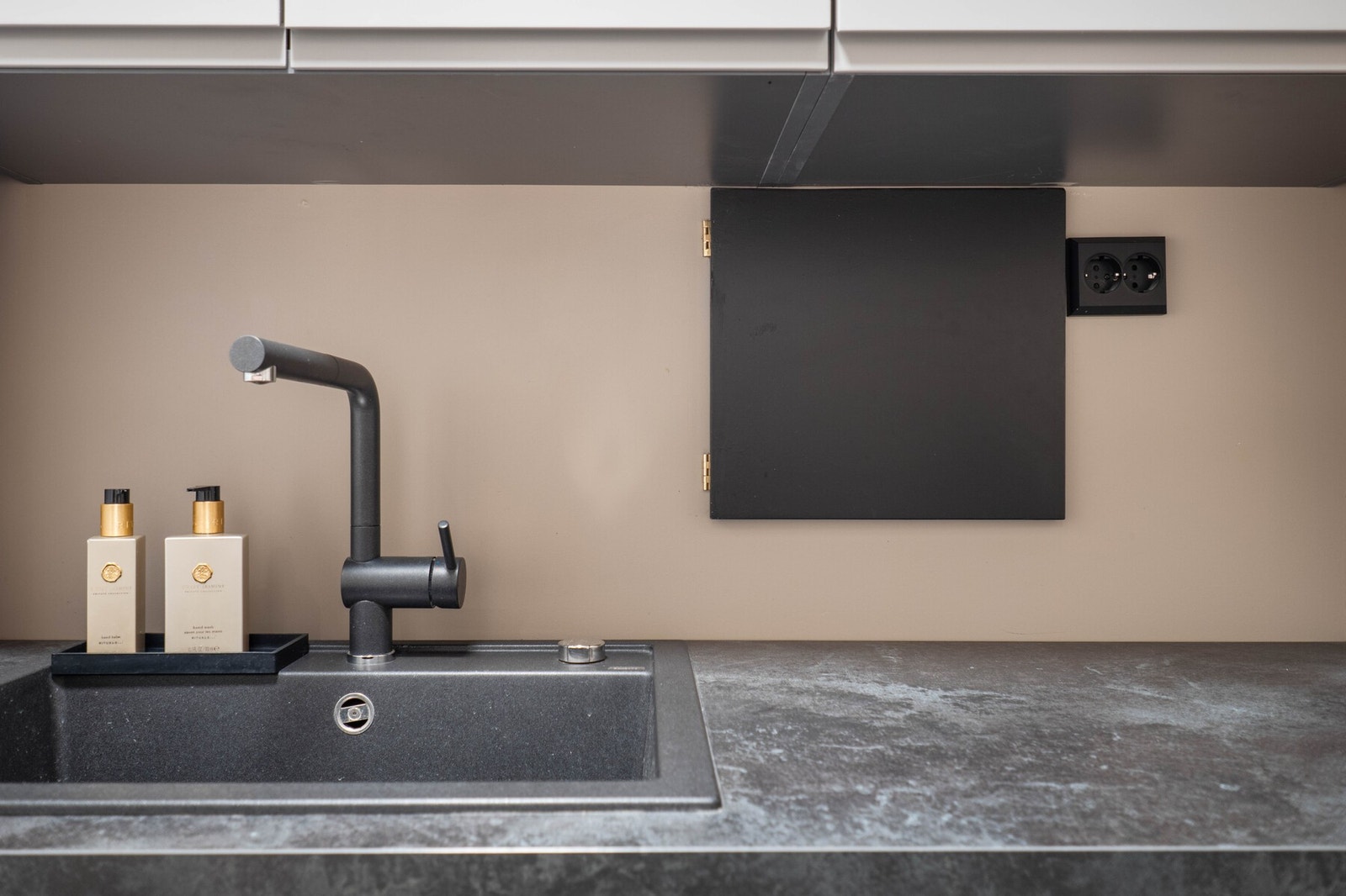 En enkel måte å få skittentøyet på rett sted - svært praktisk for en travel småbarnsfamilie Galleribilde