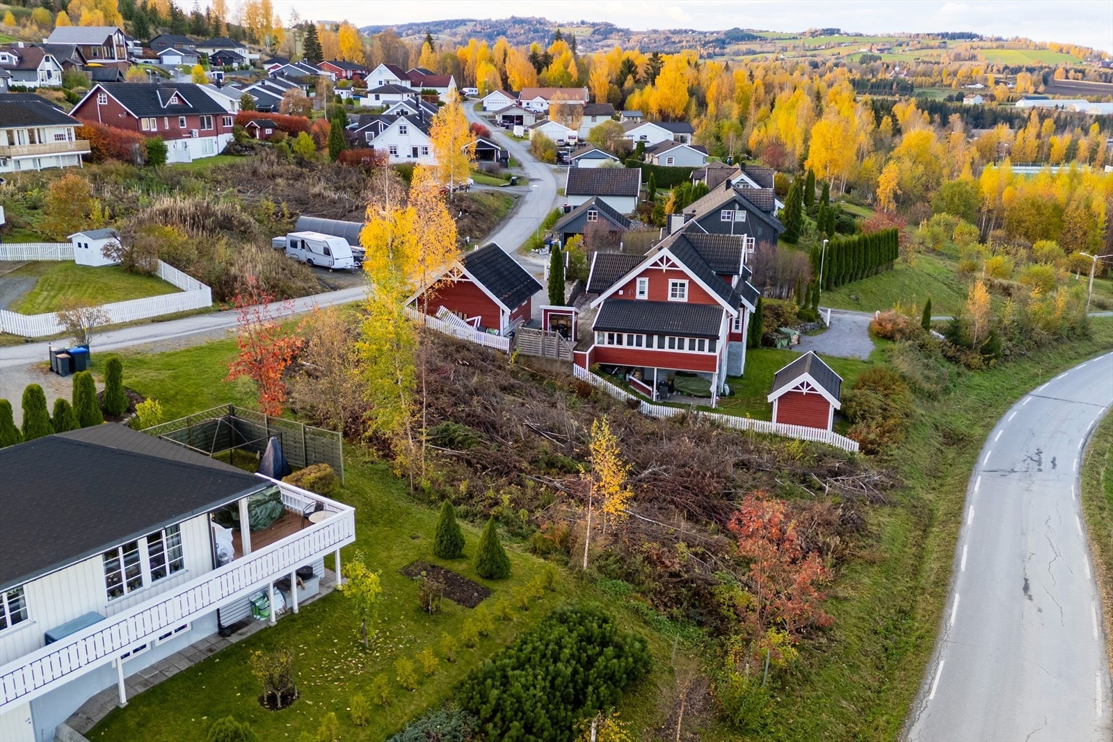 Ligger på et veletablert boligfelt. Galleribilde