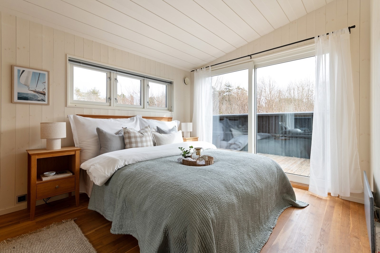 Hytta har tre gode soverom med adkomst fra gangen. Galleribilde