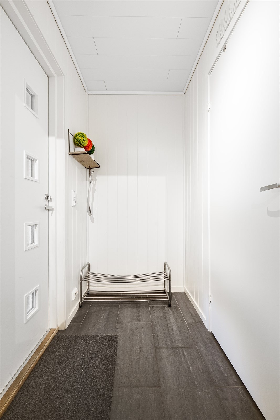 - Romslig med plass til oppheng av turtøy - Galleribilde