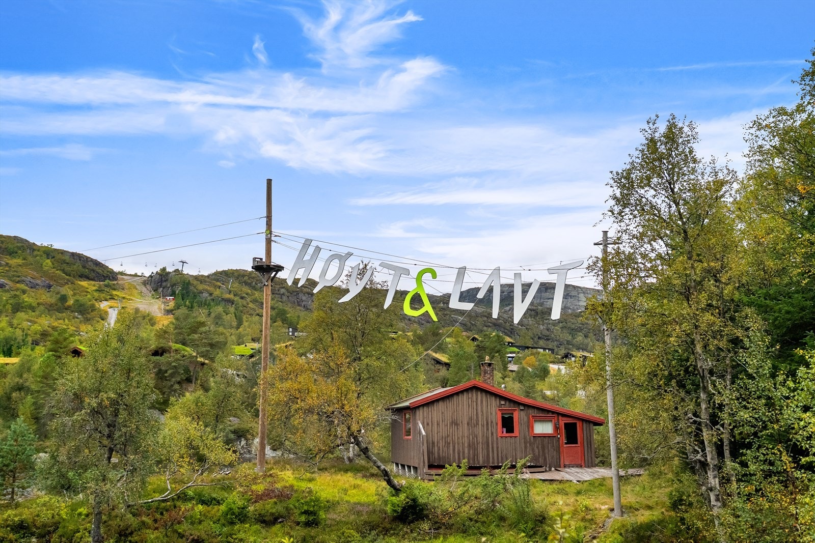 - På sommerstid har man både klatrepark og vannpark ved Tjørhomfjellet - Galleribilde