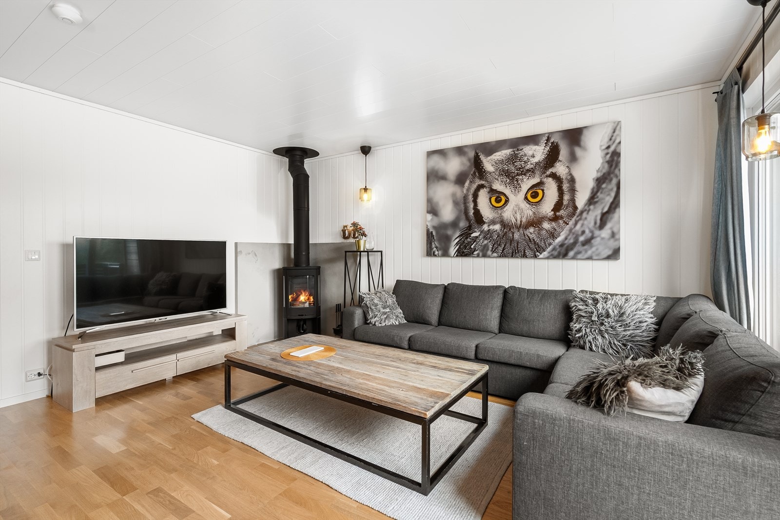 - Godt og lunt med peis og gulvvarme i hele 1. etasje - Galleribilde