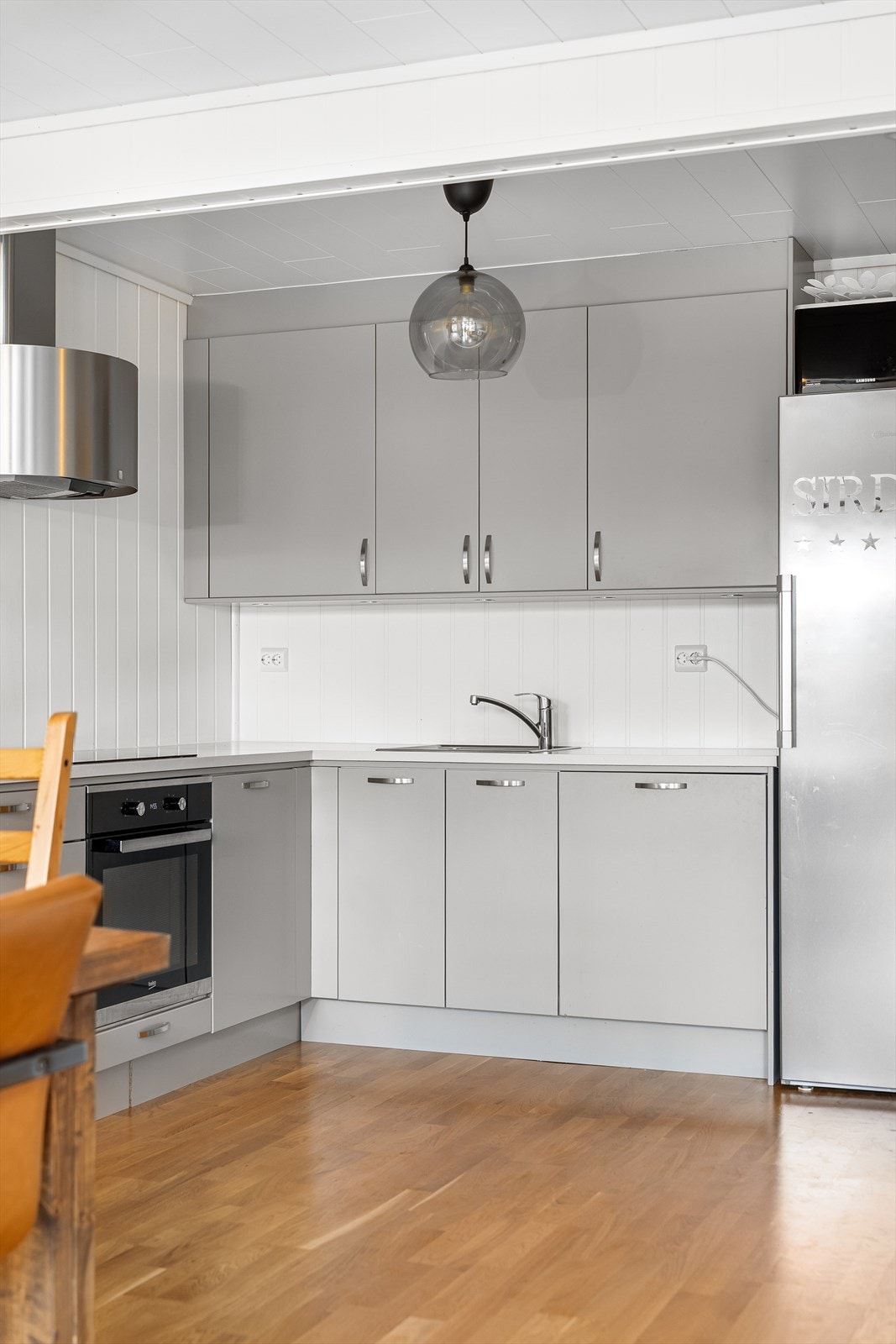 - Kjøkkenet er moderne og tidløst - Galleribilde