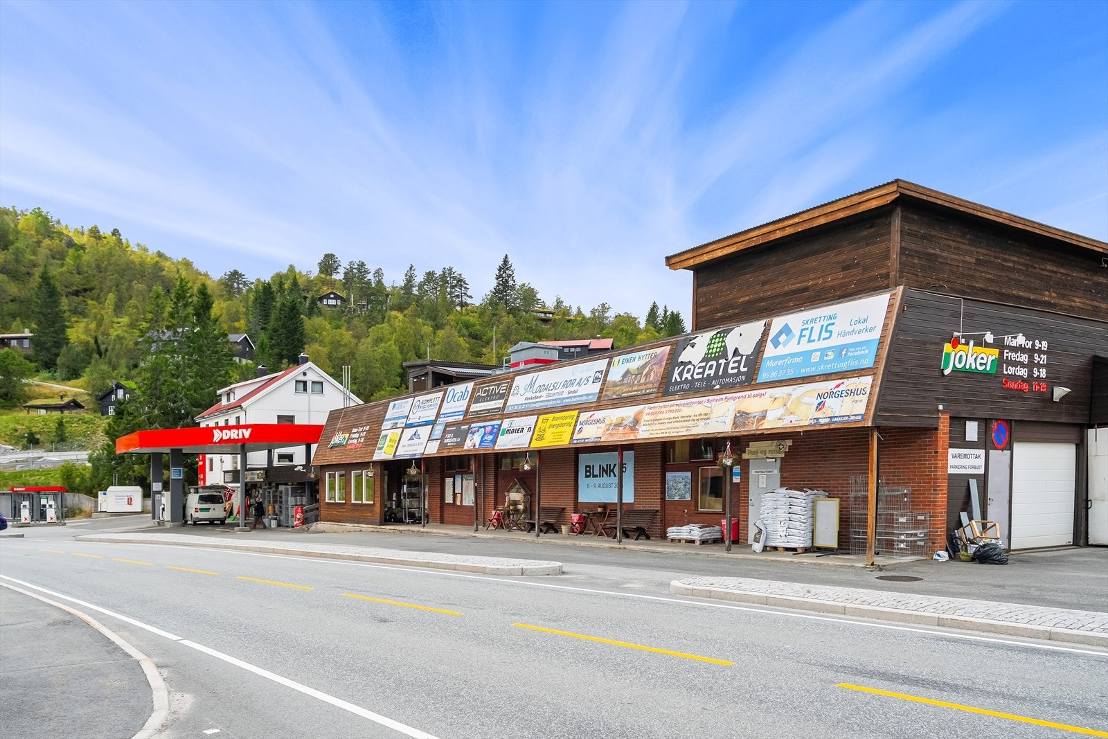 - Få minutters kjøring til GP-en med butikk, bensinstasjon og hurtiglader - Galleribilde