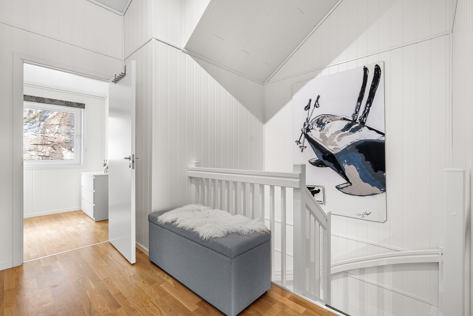 - 3. etasje består av to soverom, stue og bad - Galleribilde