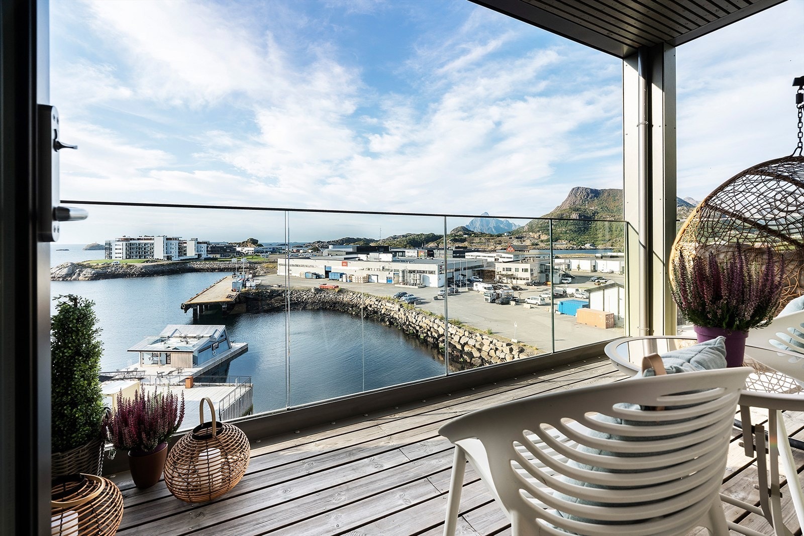 Sørvendt balkong med utsikt Galleribilde