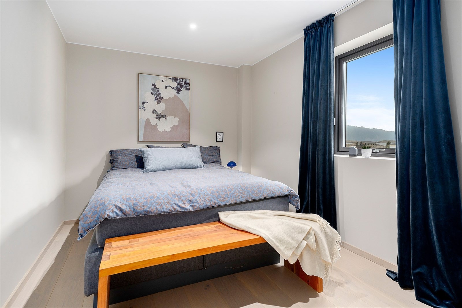 Det andre soverommet har vindu mot øst Galleribilde