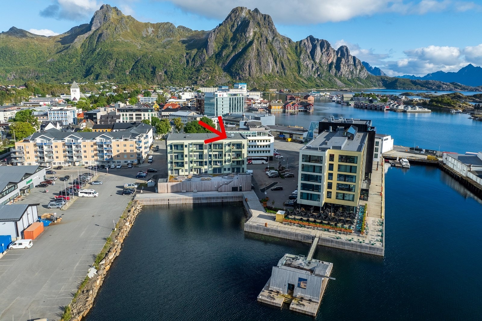 Velkommen til Avisgata 5. Toppleilighet i 5. etasje. Flott utsikt og kort vei til alt! Galleribilde