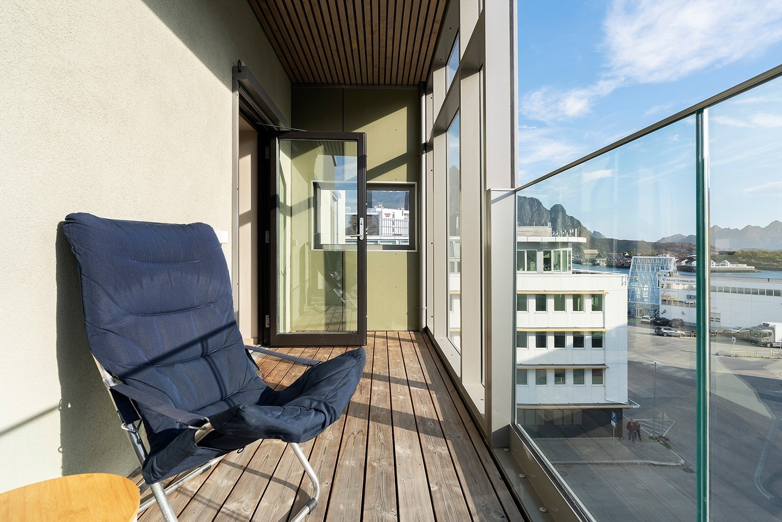 Balkongen er overbygd og delvis innglasset Galleribilde