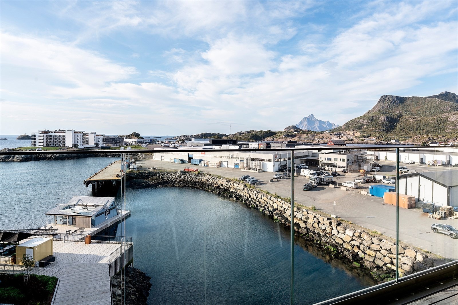 Utsikt mot Vestfjorden, Vågakallen og Tjeldbergtinden Galleribilde