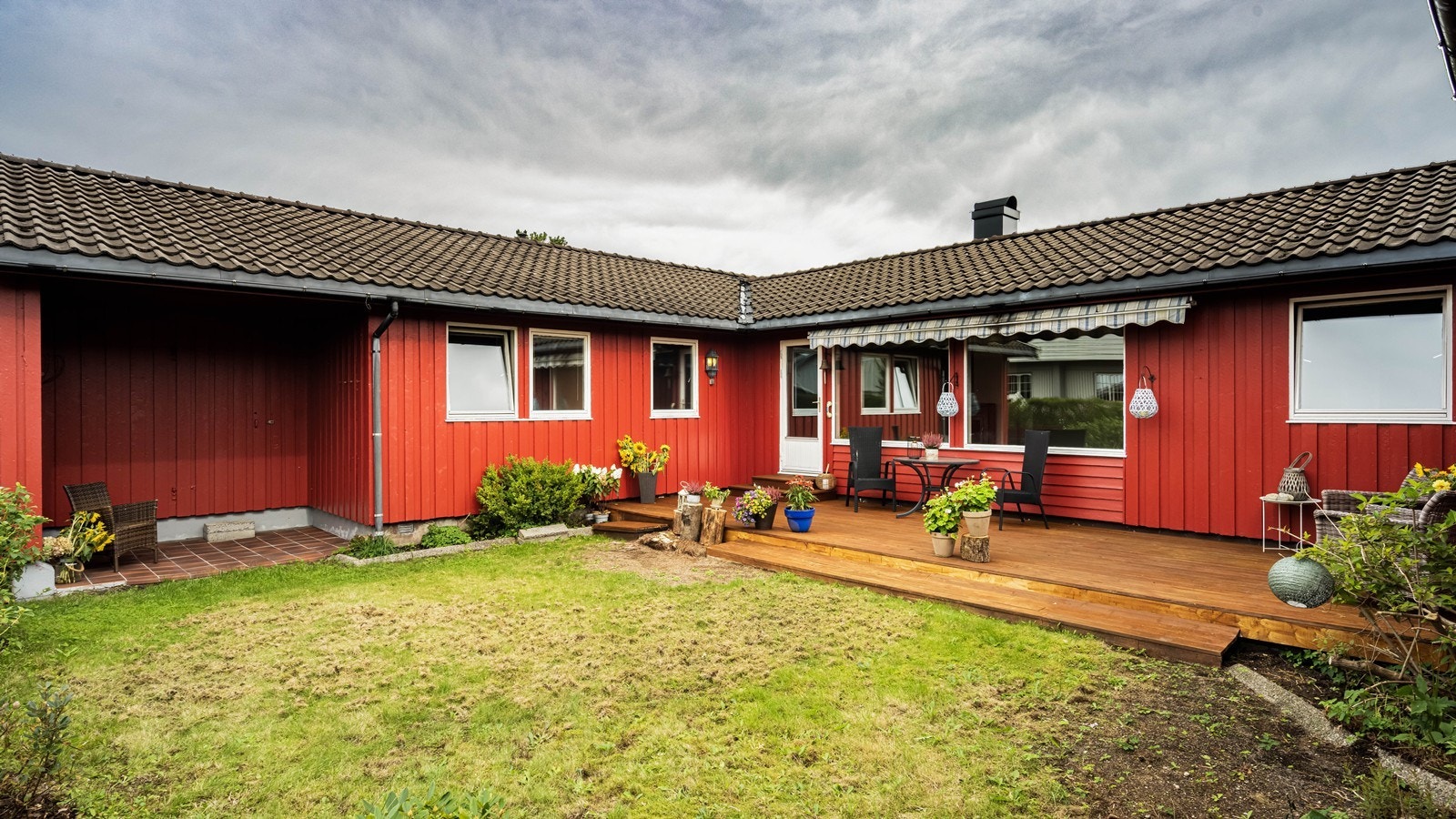 Boligen har en hyggelig hage Galleribilde