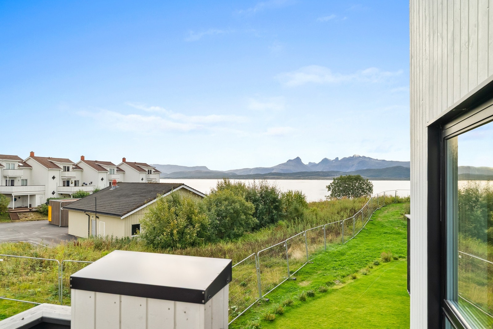 Her har du utsikt ut over Børvasstindan. Galleribilde