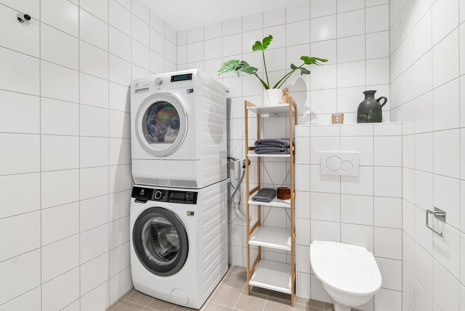 På badet er det vannbåren gulvvarme i fliser. Galleribilde