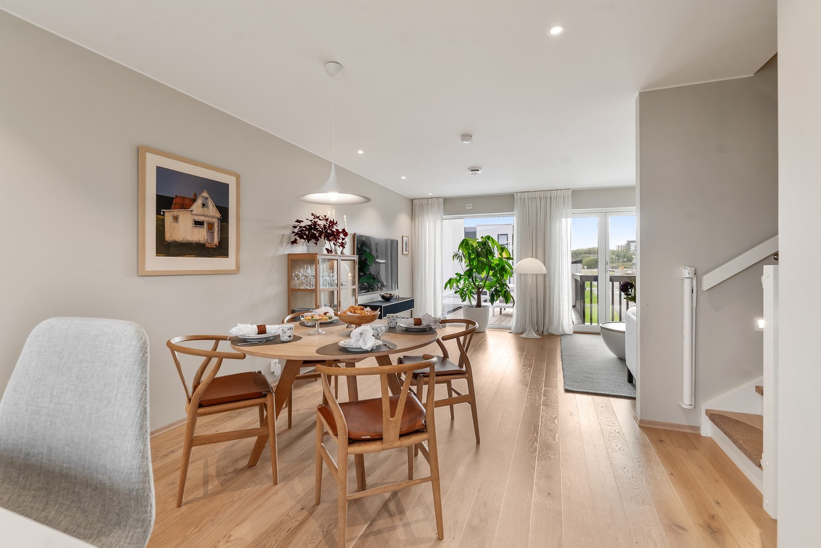 Her er det god plass til en spisegruppe. Galleribilde