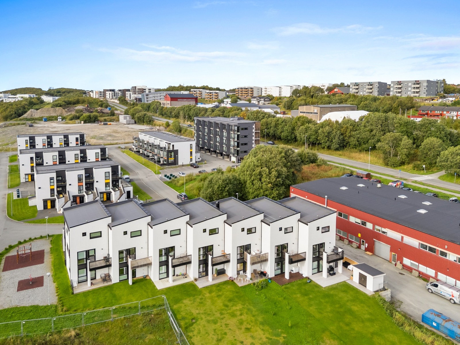 Området byr også på gode rekreasjonsmuligheter og idrettsanlegg. Galleribilde