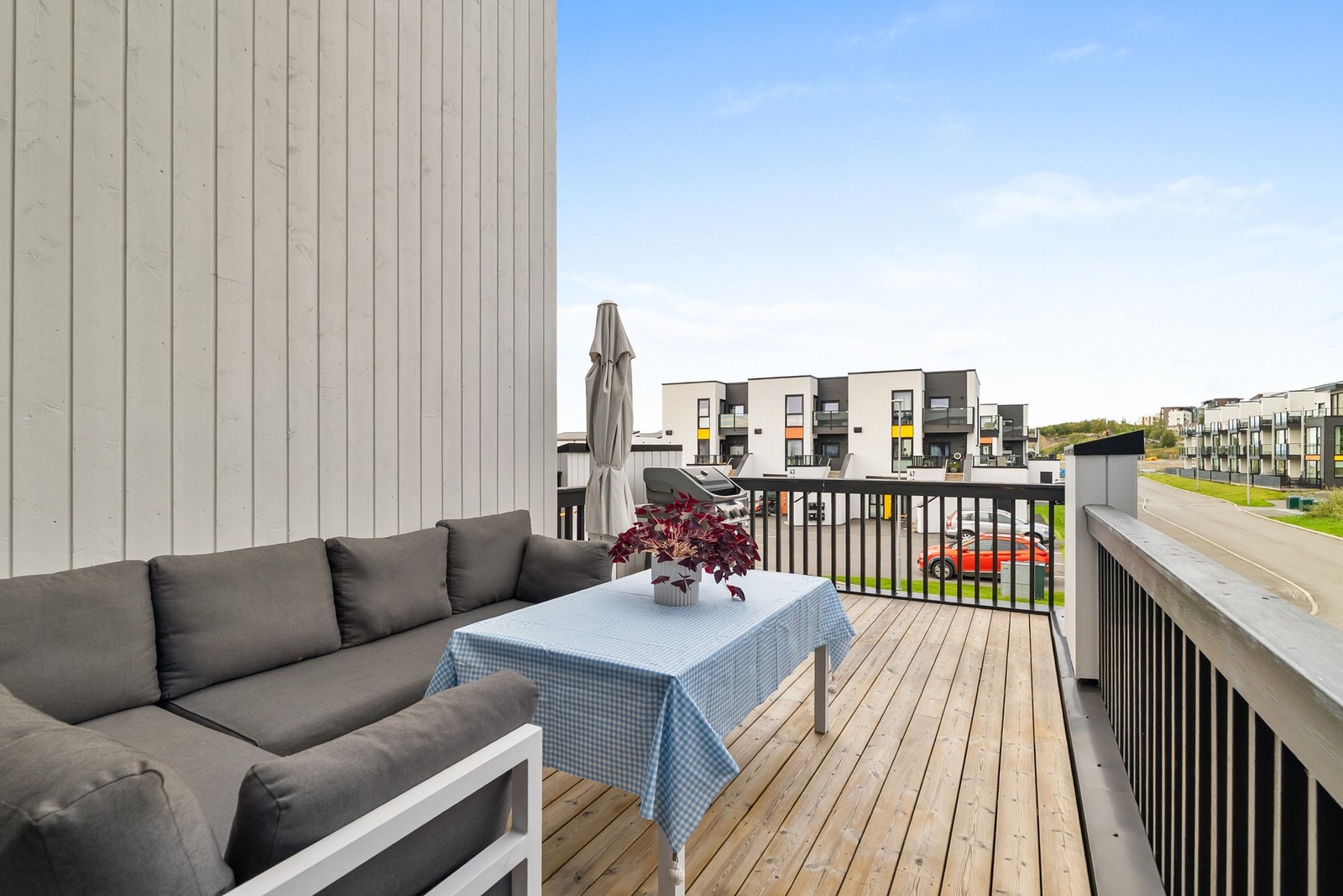 Her er det plass til sofagruppe med tilhørende møblement og grill. Galleribilde