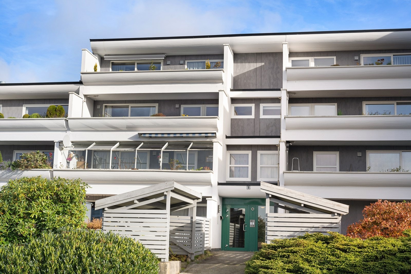 Leiligheten har p-plass i u.etg i nabobygg Tennisveien 15 Galleribilde