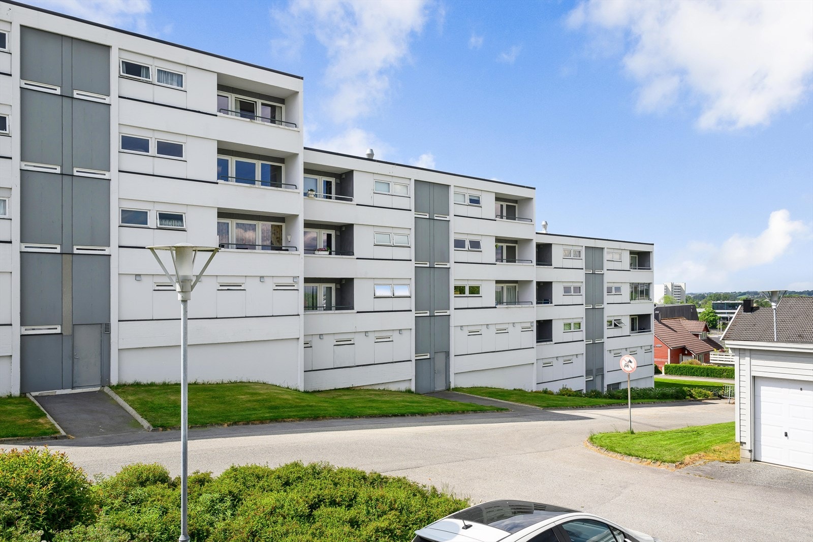 Utvendige gjesteplasser på borettslagets tomt i tillegg Galleribilde