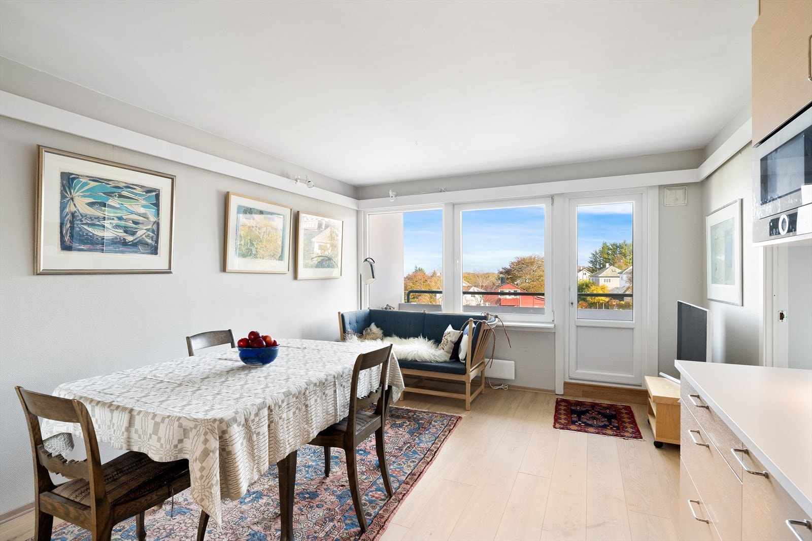 Også fin utsikt fra kjøkkenet Galleribilde