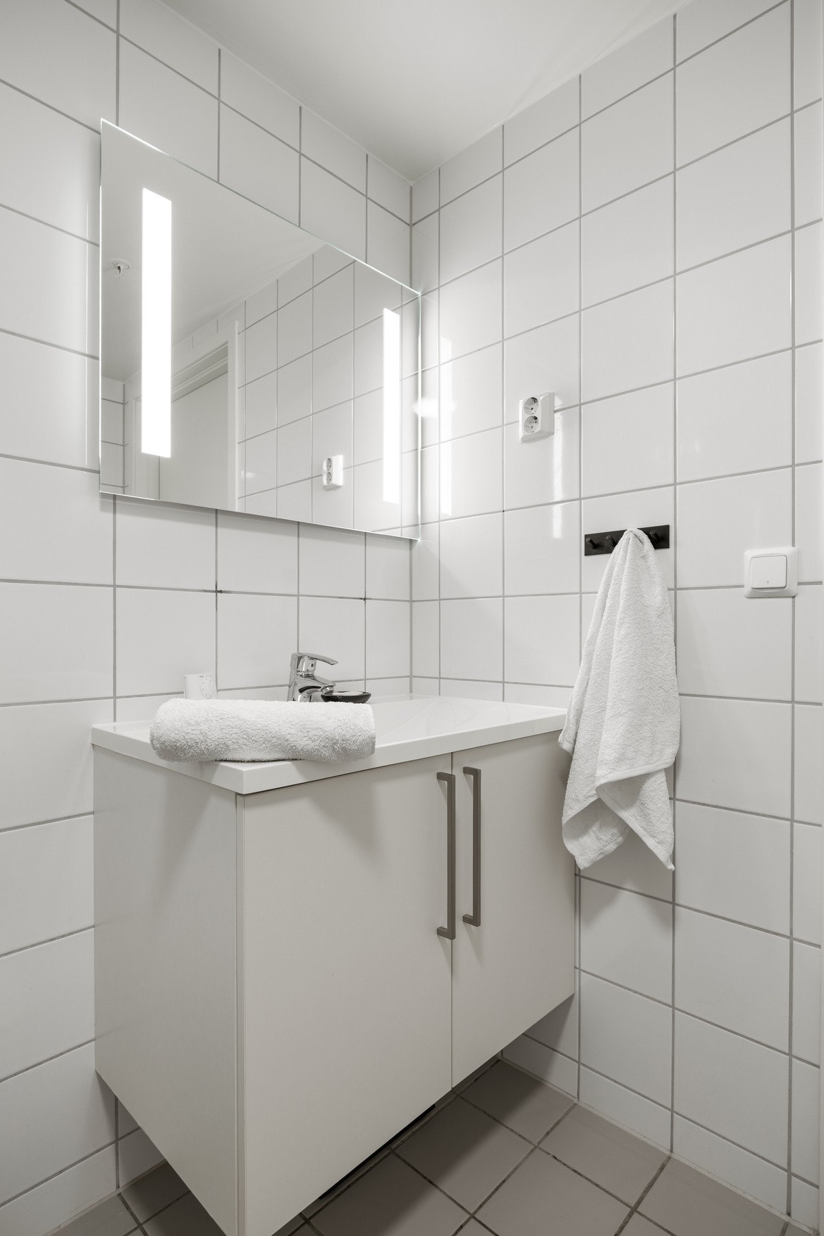 Utstyrt med servantskap, toalett og dusj Galleribilde