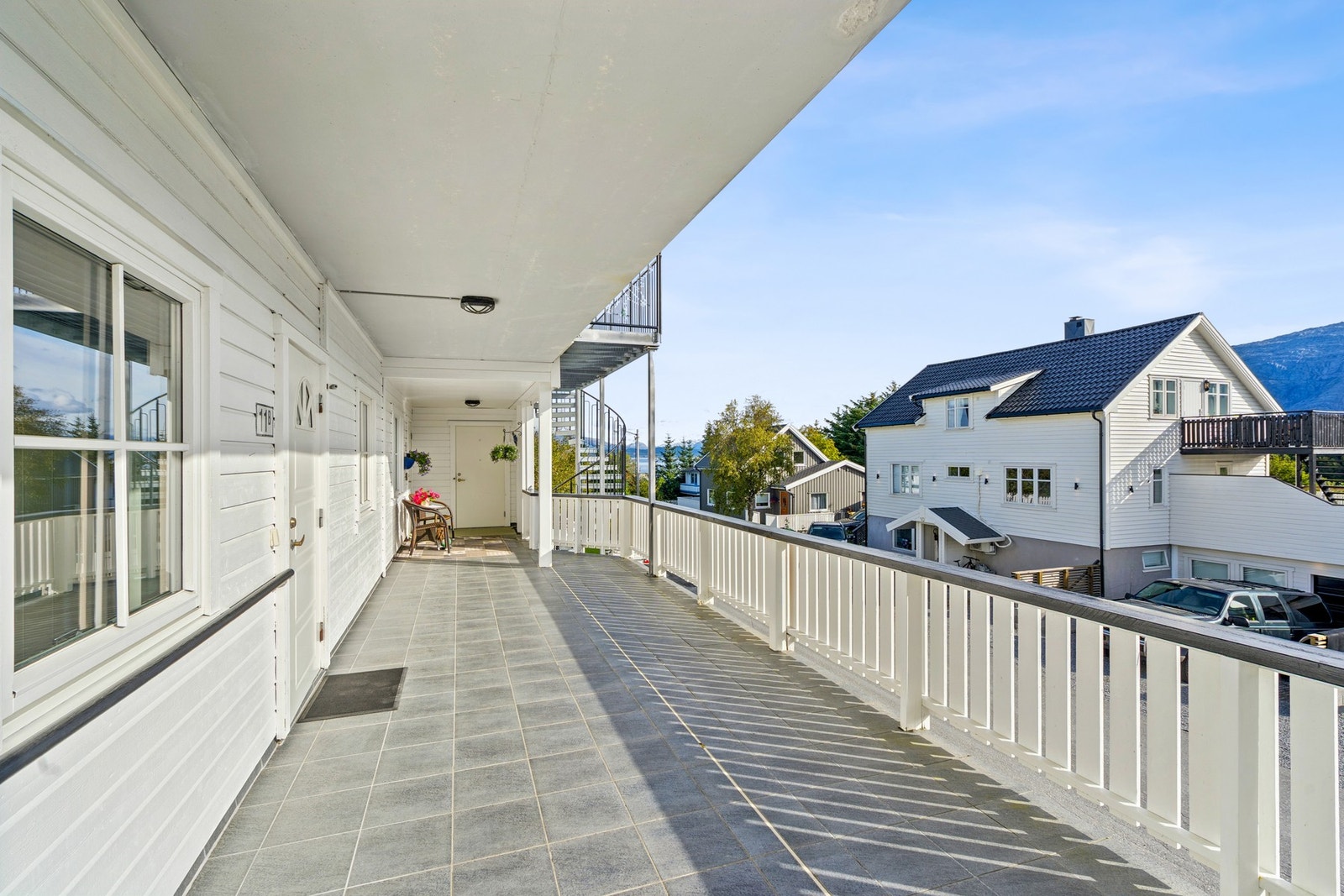 Fra heis har du takoverbygd inngangsparti Galleribilde