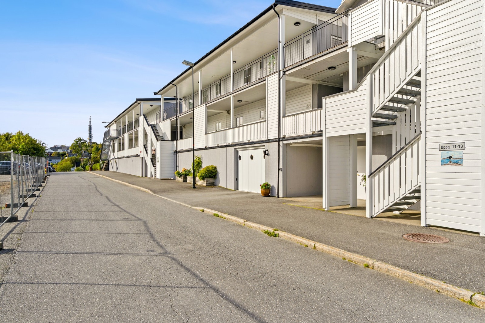 Leiligheten ligger i 2. etasje- Her får du en enkel og praktisk hverdag med umiddelbar nærhet til alle servicetilbud i sentrum av Sandnessjøen Galleribilde