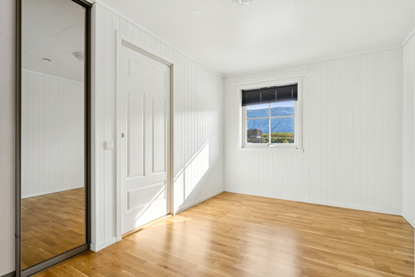 Leiligheten har to soverom- Begge av god størrelse med mulighet for garderobeløsning Galleribilde