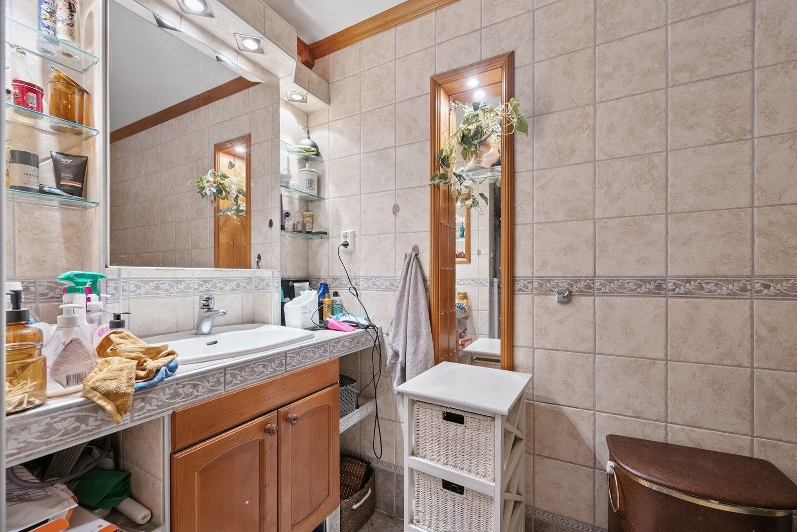 Flislagt bad med elektrisk gulvvarme. Sanitærutstyr, sluk og innredning er vurdert til TG3. Galleribilde