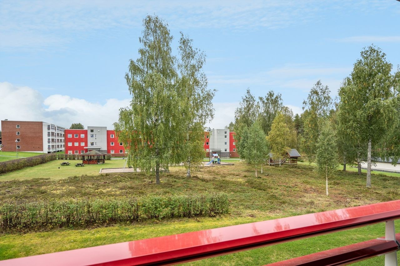 Utsyn fra stue, kjøkkenet og balkongen Galleribilde