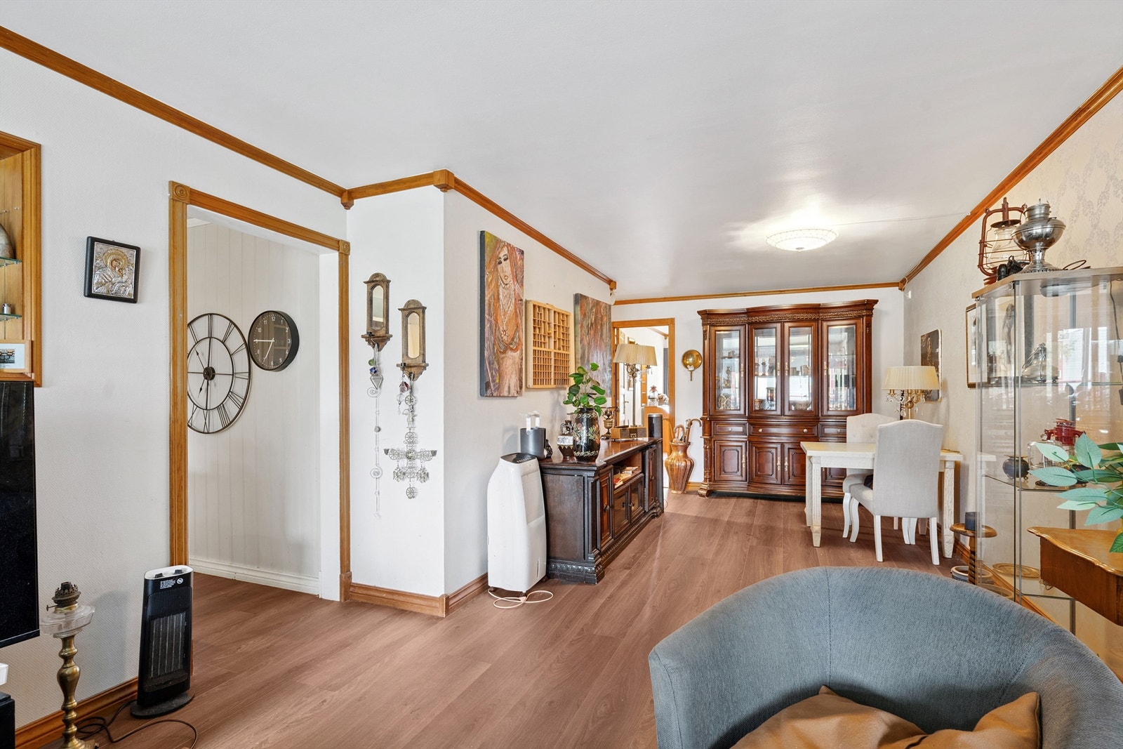 Stue med plass til spisestue Galleribilde