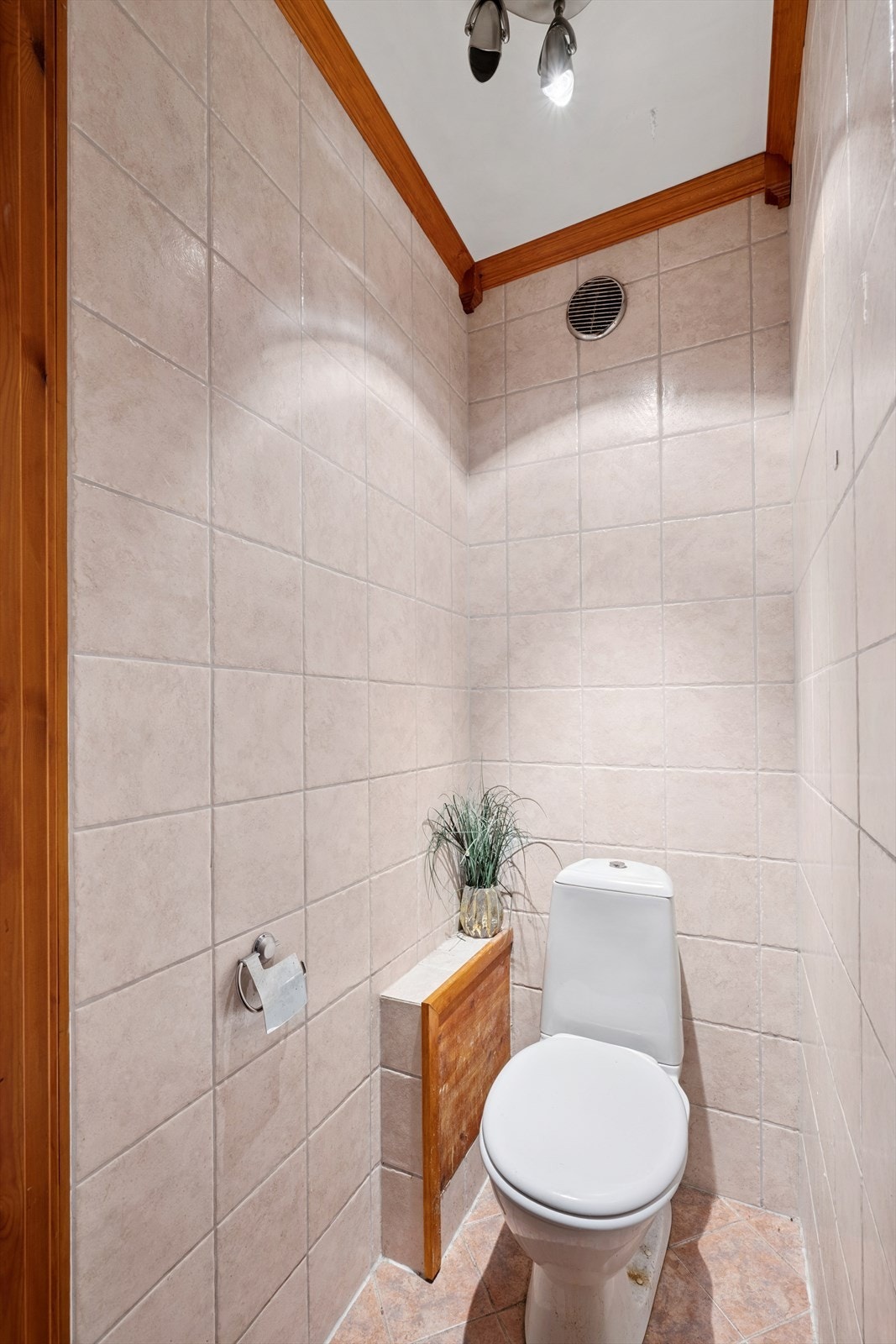 Separat WC ved badet Galleribilde