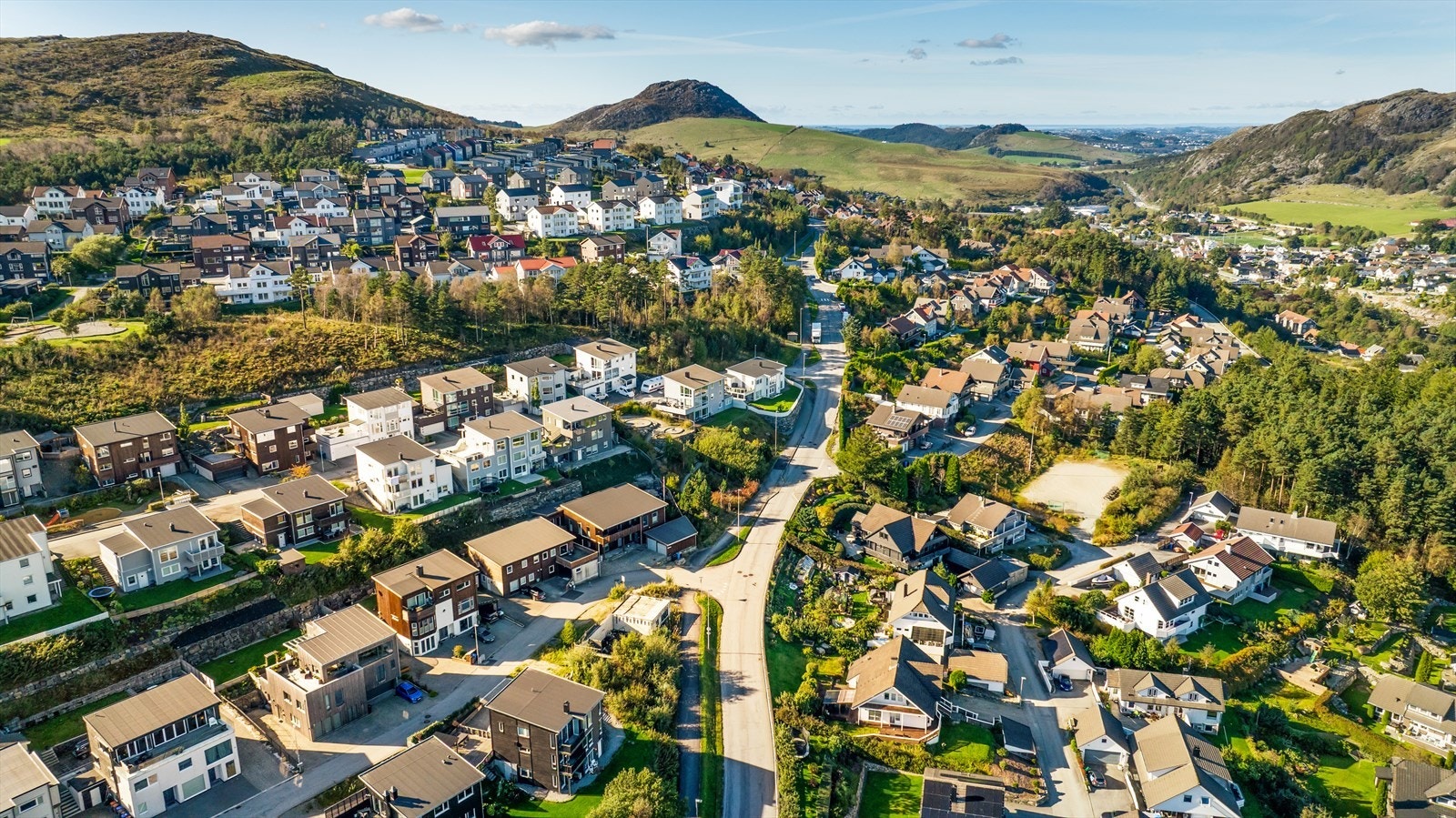 For et større utvalg ligger AMFI Ålgård rundt 21 minutters gange fra tomten, og Norwegian Outlet nås på bare 5 minutters kjøretur. Galleribilde