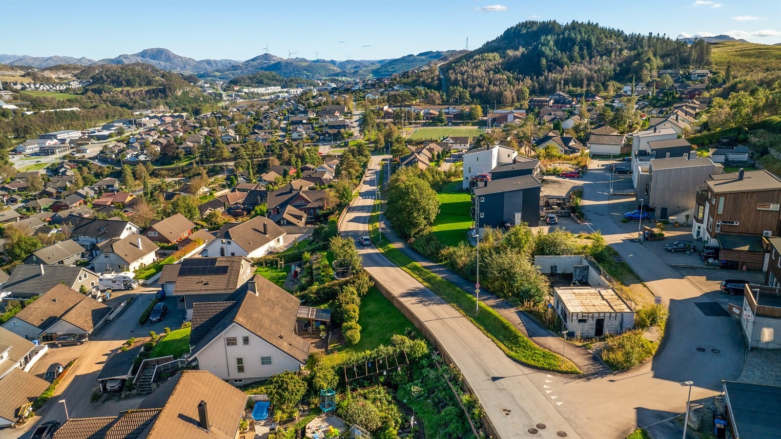 Tillatelse til å igangsette arbeidene med tømmerarbeider for bolig og garasje er gitt 29.05.2025. Galleribilde