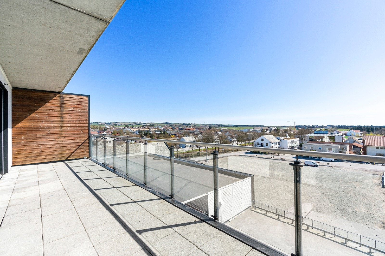 Stor terrasse med panoramautsikt. Galleribilde