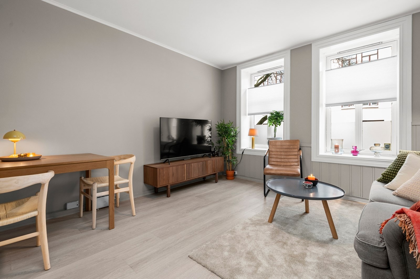 Leiligheten byr på stue, kjøkken, soverom, bad og gang. Videre holder leiligheten en god standard med TG1 på fem av seks punkter i rapporten. Galleribilde