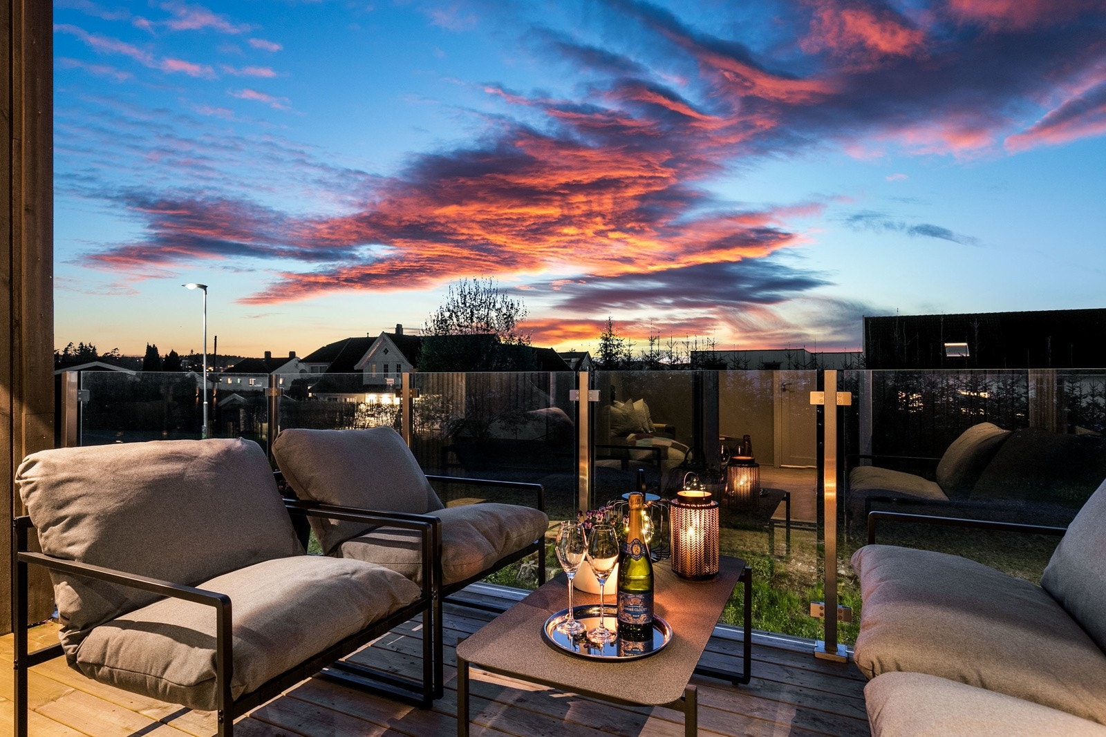 Her har man også utgang til en flott nordvendt balkong på ca. 7 kvm. Balkongen har ettermiddag/kveldssol Galleribilde