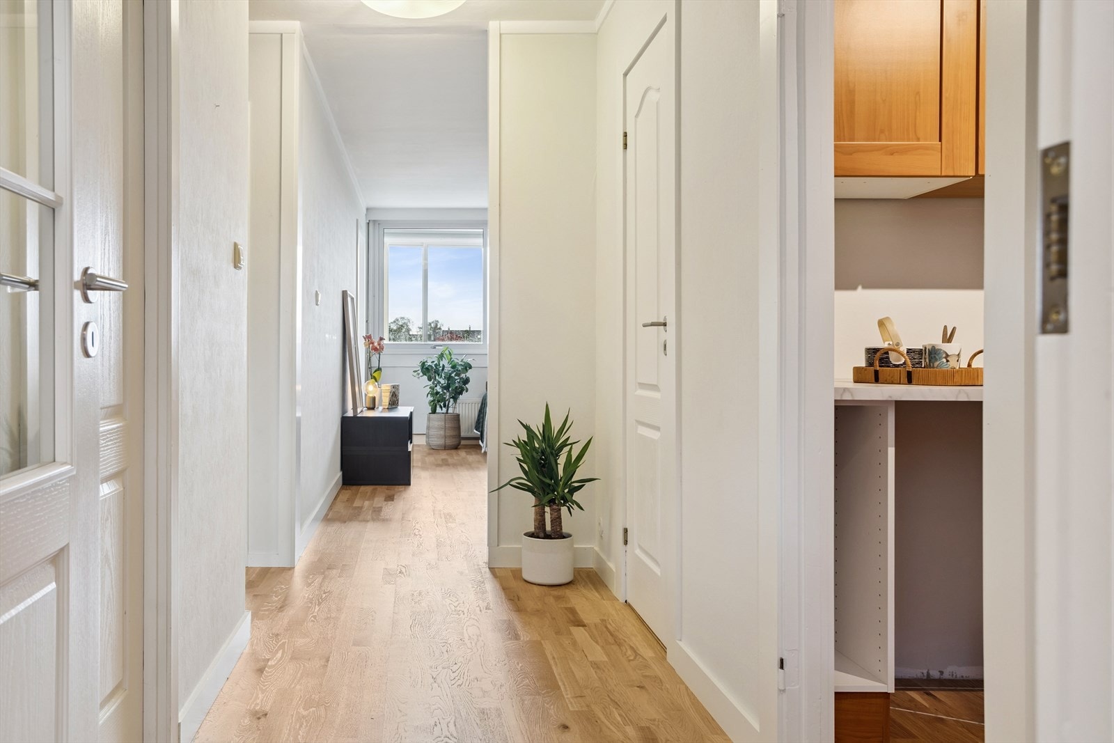 Entré med plass til garderobeløsning. Galleribilde